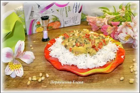 Рис под сливочно-грибным соусом