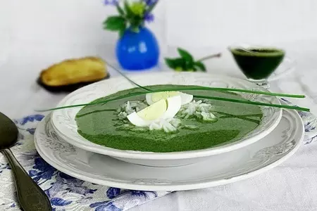 Весенний суп из крапивы и сныти