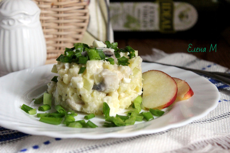 Салат с сельдью и яблоком по-датски