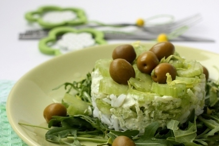 Рисовый салат с редькой и сельдереем из серии "зелёненький он был"