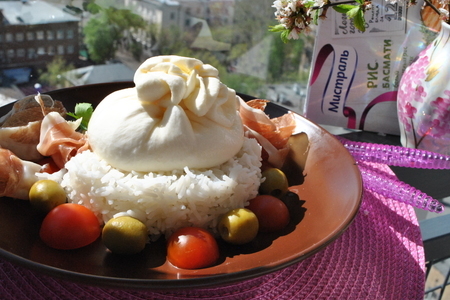 Фото к рецепту: Рис «басмати» с прошутто, овощами и сыром «буррата» - «дружба народов»
