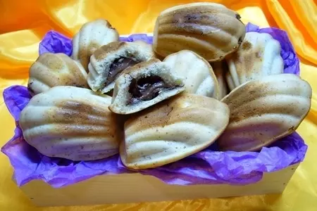 Миндальное мадлен с шоколадной пастой