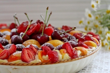 Летний пирог с ягодами и заварным кремом 