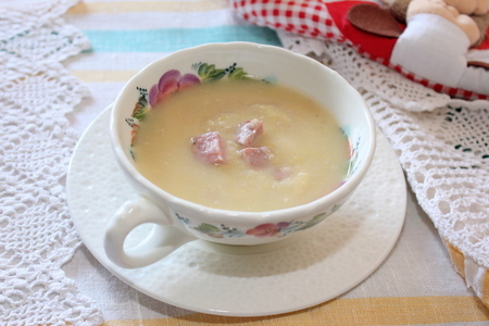 Гороховый суп-пюре с колбасками