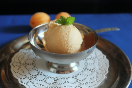 Фото к рецепту: Быстрое абрикосовое мороженое 