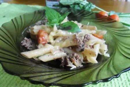 Паста с мясным фаршем и грибами