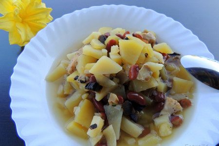 Фото к рецепту: Густой суп с картофелем и фасолью в мультиварке