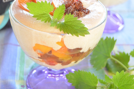 Манно-творожный десерт с персиками