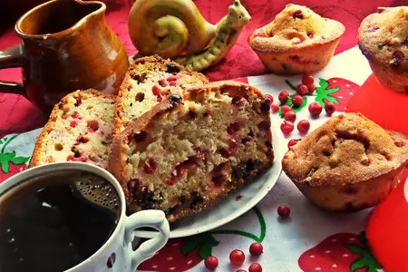 Кексы с брусникой и шоколадом