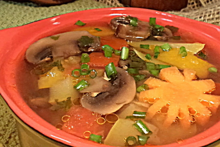 Легкий овощной суп с шампиньонами, диетический обед выходного дня