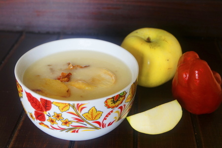Фото к рецепту: Суп-пюре картофельный с яблочными дольками. воскресный обед "яблочное настроение"