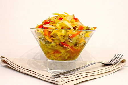 Фото к рецепту: Салат из огурцов, моркови и сладкого перца