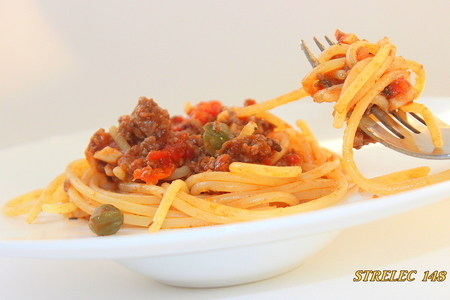 Спагетти с говяжьим фаршем и каперсами (тест-драйв с окраиной)
