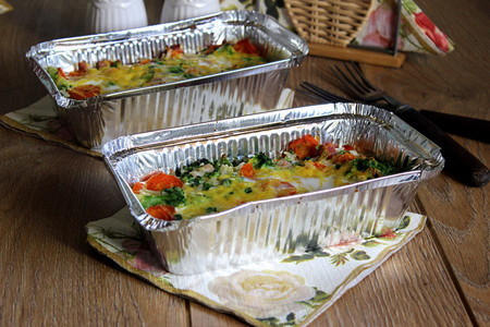 Фото к рецепту: Запеканка из риса и овощей с нежной копчено-вареной грудинкой ( тест-драйв с "окраиной")