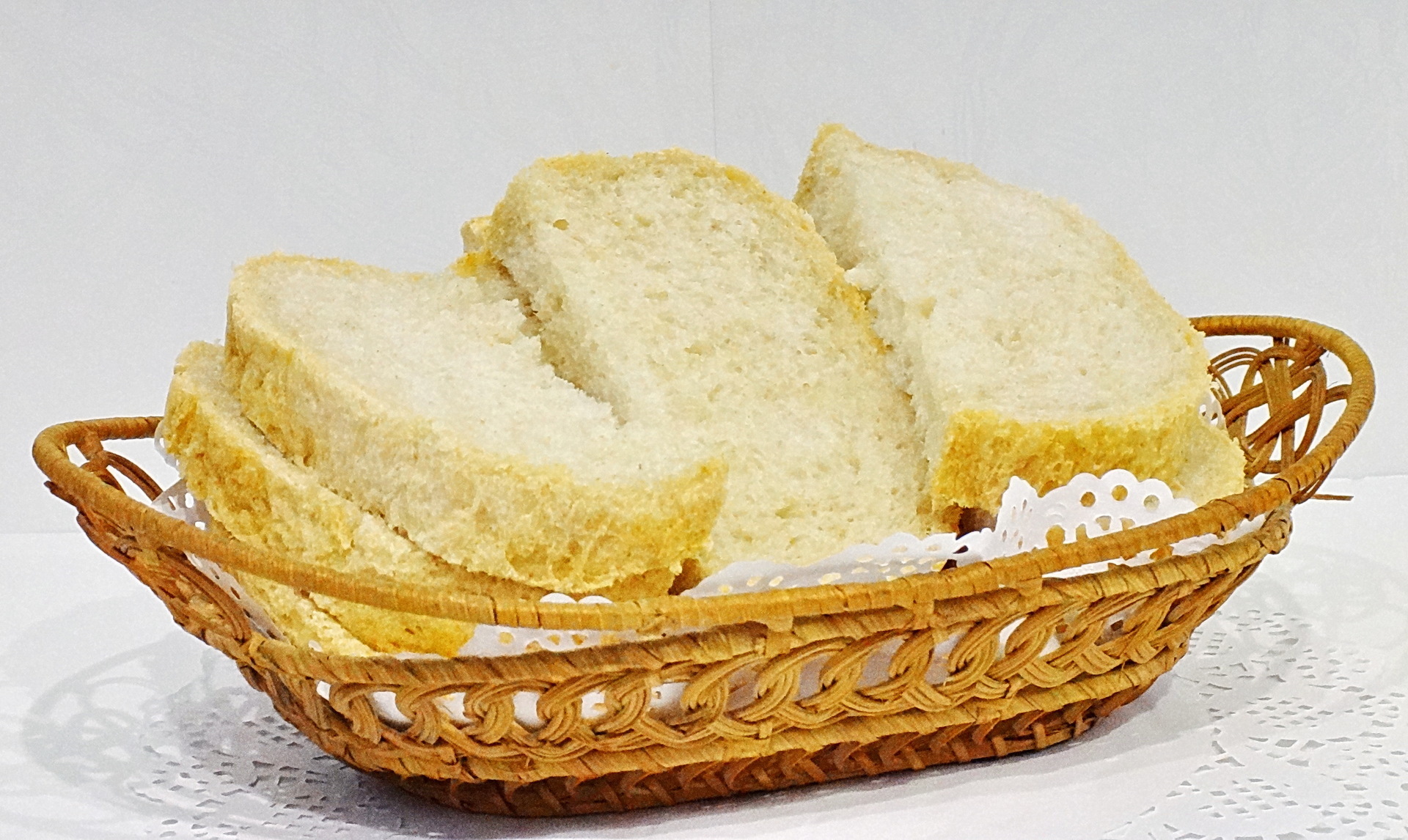 Рецепт хлеба на манке. Хлеб из манки. Хлеб полбяной цельнозерновой. Манная крупа цельнозерновая. Манка с хлебом.