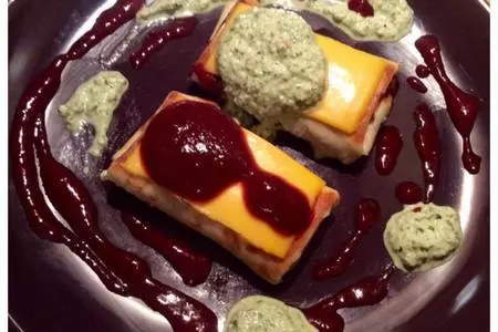 Блинчики с мясом под разными соусами - ткемали и сырный