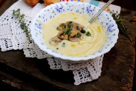 Крем-суп из сельдерея с обжаренными шампиньонами