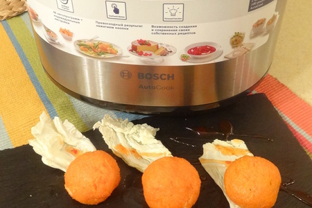 Фото к рецепту: Морковные шарики с моцареллой