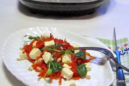 Салат из моркови под цитрусовым маринадом с сыром чанах