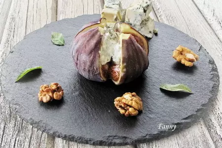 Фиговая закуска с сыром и медом