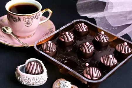 Конфеты с муссовой начинкой и малиной