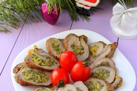 Рулет из говядины с рисом и сыром