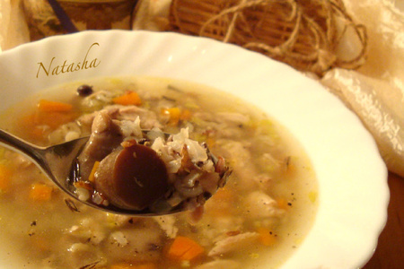 Куриный суп с  рисом, лесными грибами и овощами