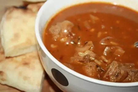 Красный харчо с бараниной и разноцветным рисом