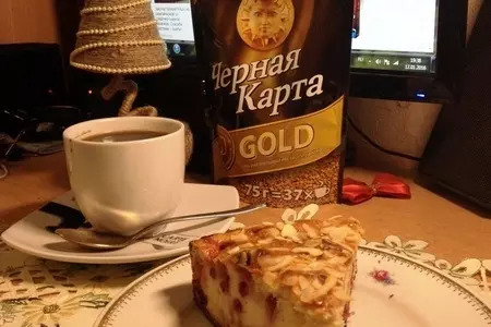 Сливочный пирог с красной смородиной