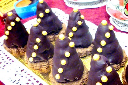 Пирожное бисквитно-ореховое "ёлочки" в шоколаде
