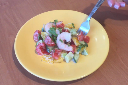 Полезный салат с креветками и авокадо. видео