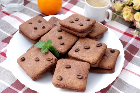 Фото к рецепту: Печенье с кофейными "пуговицами"