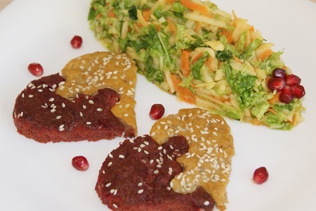 Фото к рецепту: Свекольно-тыквенное суфле с фаршем "связь сердец" и салат "пилотка" на 23 февраля