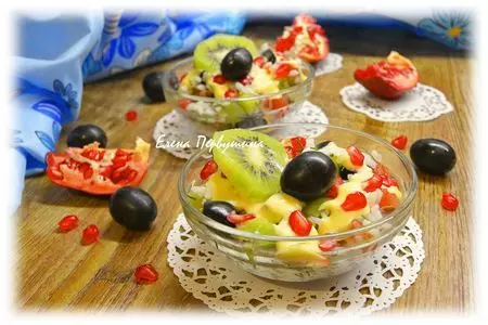 Салат "взрыв вкуса" с пикантным соусом