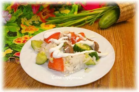 Рисово-овощной салат с куриной печенью