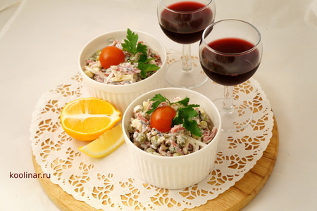 Салат с салями и трёхцветным рисом