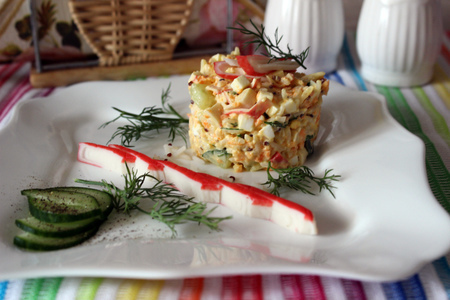 Салат с крабовыми палочками и рисом басмати quinoa mix