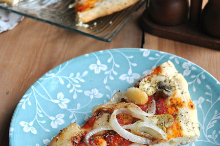 Постная пицца с шампиньонами и фасолью «лима»