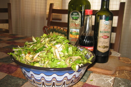 Зеленый салат с соевыми ростками и шампиньонами