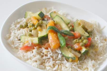 Фото к рецепту: Рис с овощами в тайском стиле