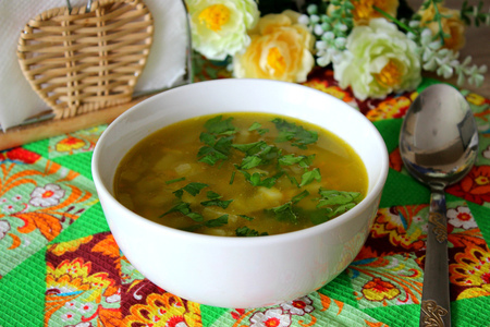 Постный суп из зеленого гороха