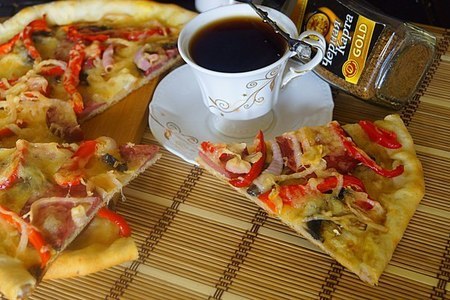 Фото к рецепту: Пицца с маринованными овощами