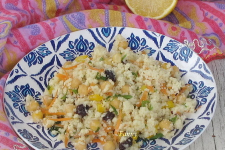 Фото к рецепту: Марокканский салат с нутом и кускусом