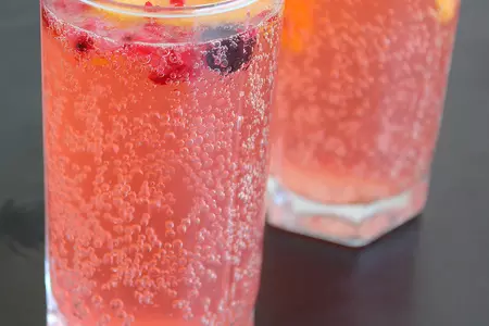 Ягодный коктейль «aperol spritz»