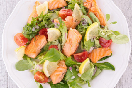 Фото к рецепту: Теплый салат "дары моря" из морепродуктов