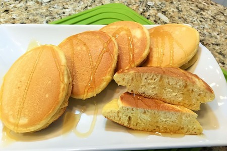 Фото к рецепту: Оладьи бисквитные на сухой сковороде.. пышные оладушки.