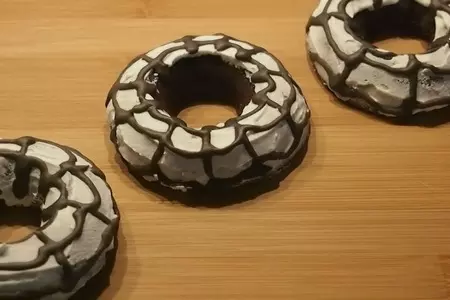 Печеные шоколадные пончики
