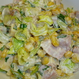 Салат из копченой курицы с кукурузой и сыром
