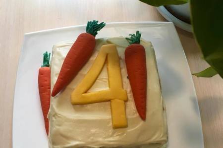 Фото к рецепту: Морковный пряный торт
