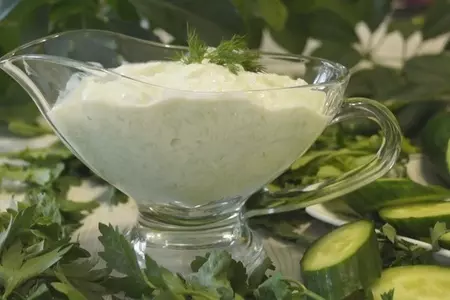 Соус дзадзики. нежный, обалденно вкусный и такой сочный!